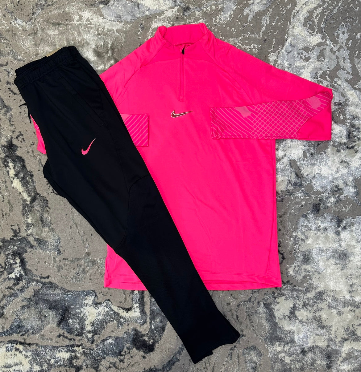 NIKE - DRI FIT HYPER PINK TRACKSUIT