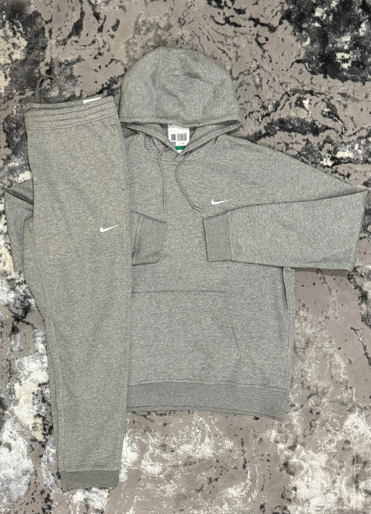 NIKE - CLUB FLEECE TRACKSUIT - GREY